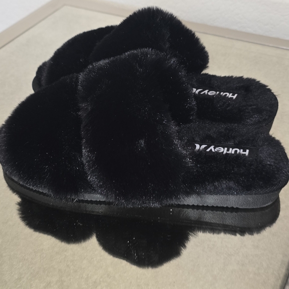NEW! Hurley Women's Black Furry Slippers - Picture 4 of 5